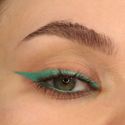 Makeup Revolution Streamline Waterline Eyeliner Pencil  Teal
